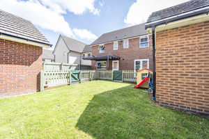 Wood Farm Close